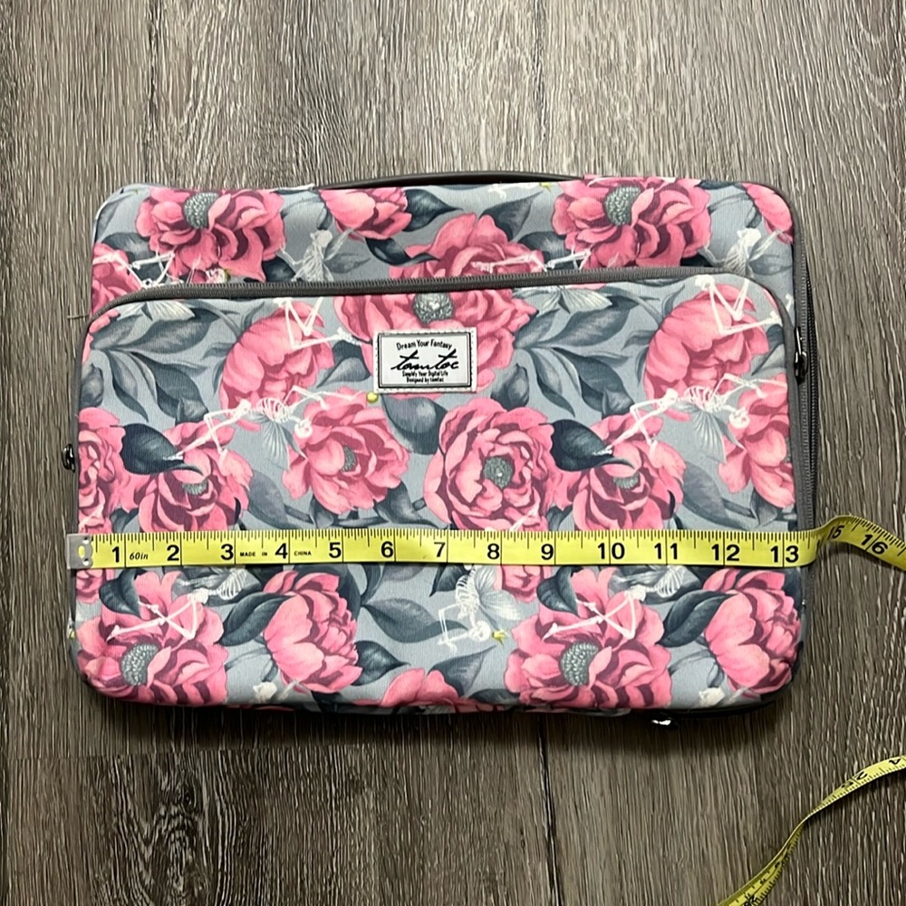 Laptop carrying case.
